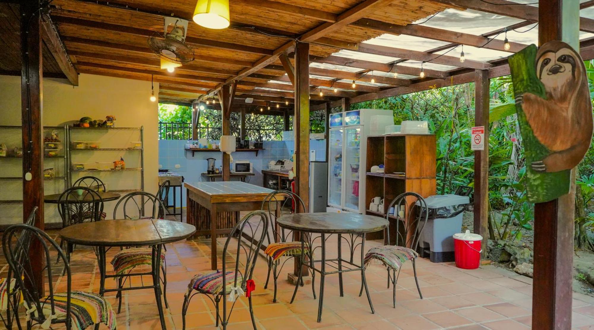 El Clan Hostel Puerto Viejo de Talamanca ภายนอก รูปภาพ