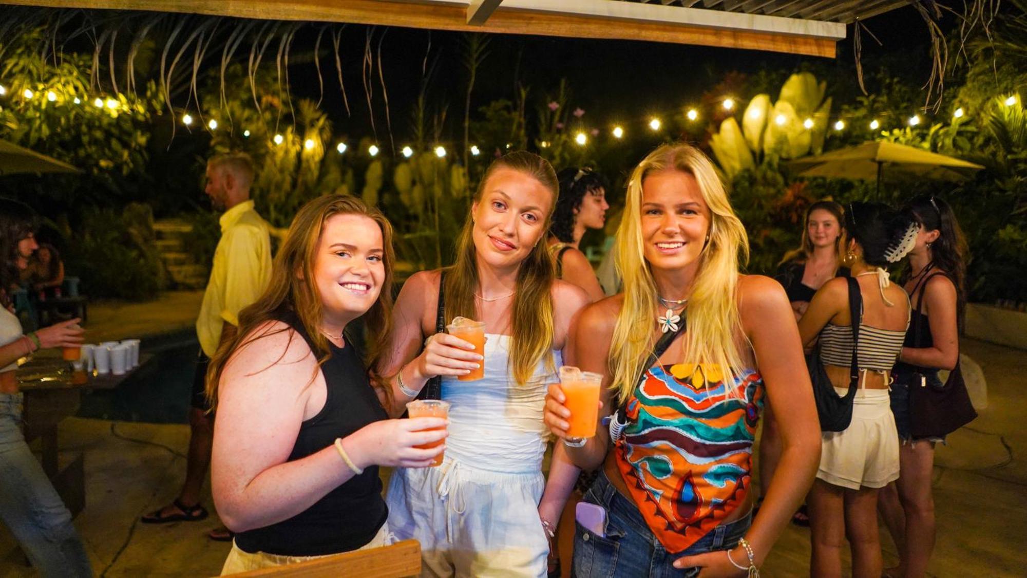 El Clan Hostel Puerto Viejo de Talamanca ภายนอก รูปภาพ