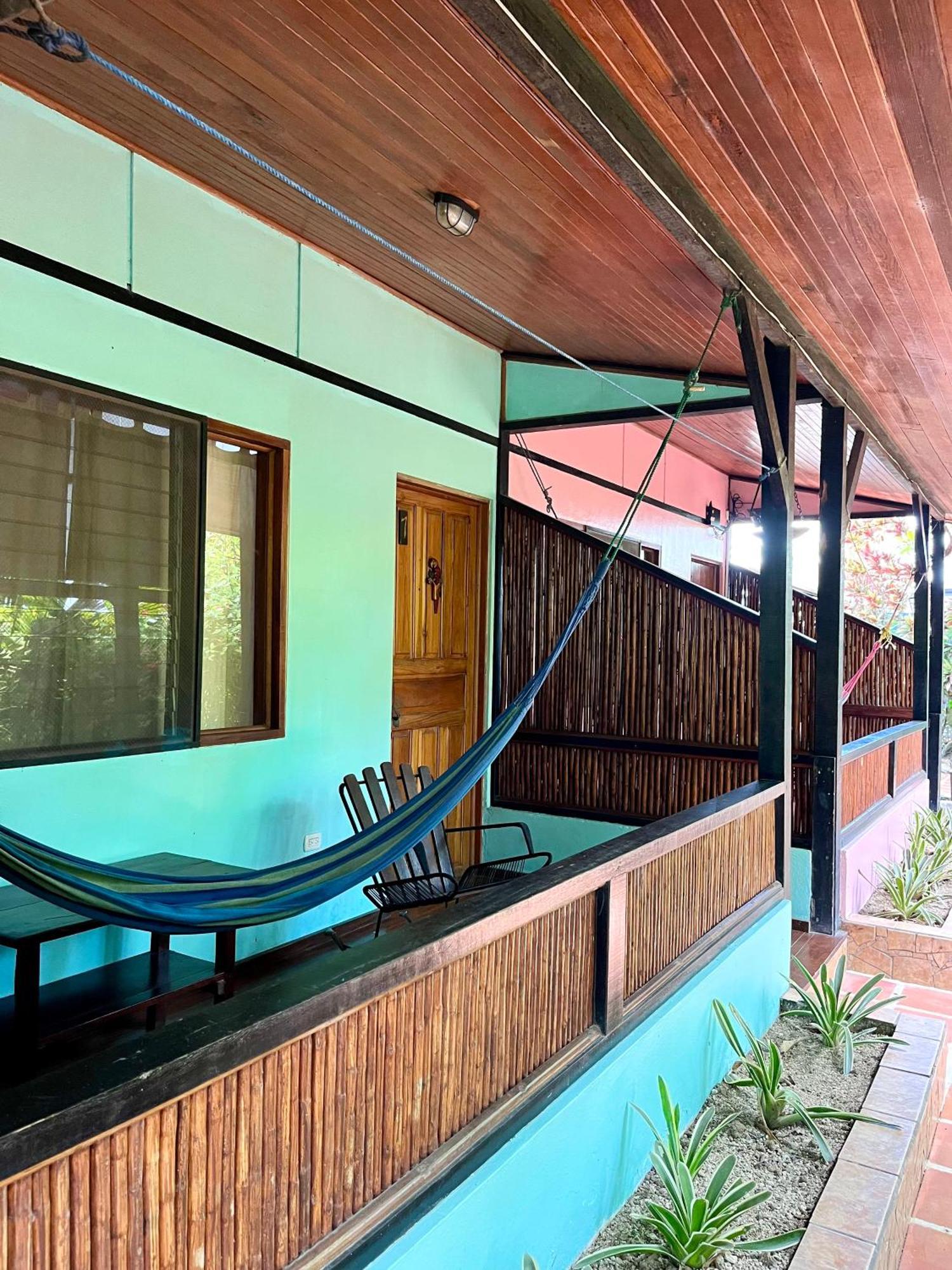 El Clan Hostel Puerto Viejo de Talamanca ภายนอก รูปภาพ