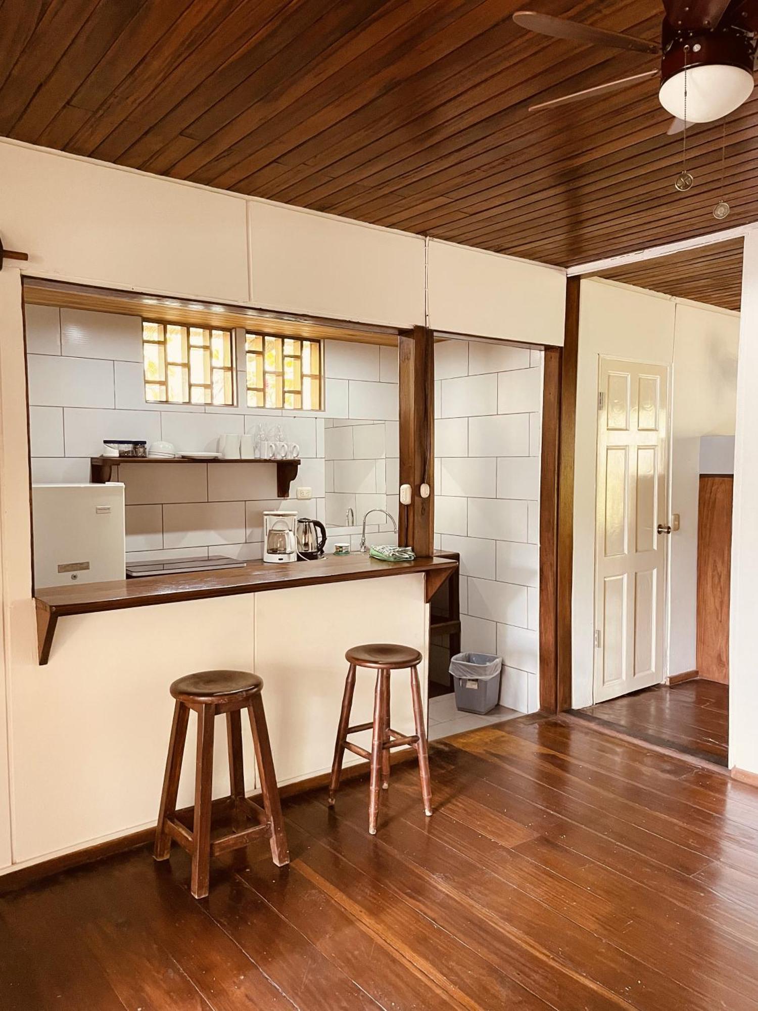 El Clan Hostel Puerto Viejo de Talamanca ภายนอก รูปภาพ